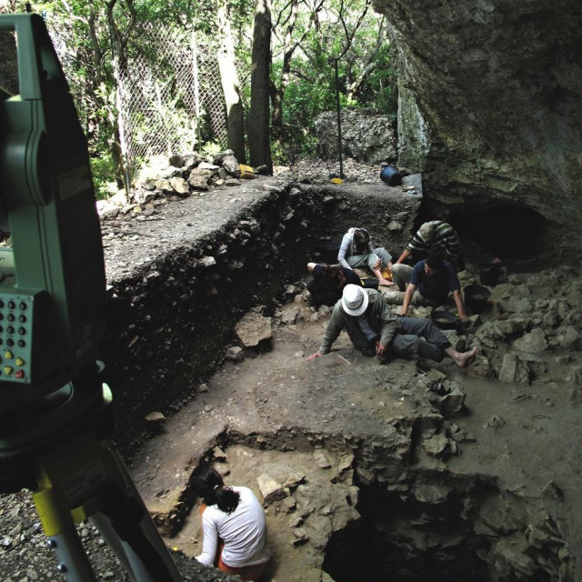 Arheološko iskapanje u pećini Mandarin
