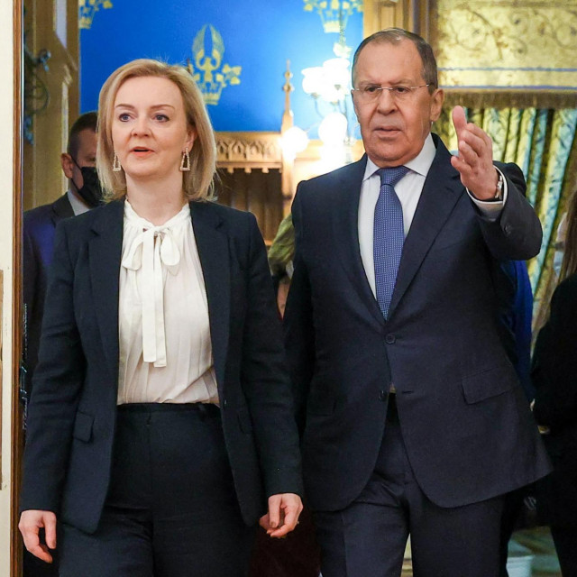 Liz Truss i Sergej Lavrov
