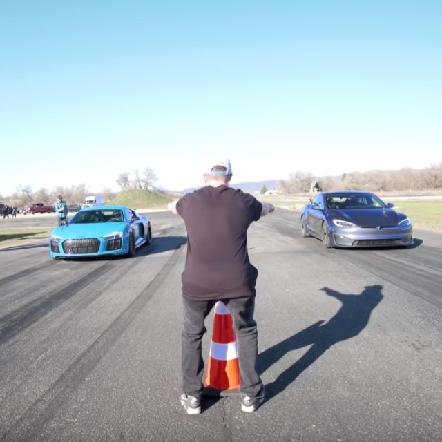 Audi R8 V10 Plus i Tesla Model S Plaid

