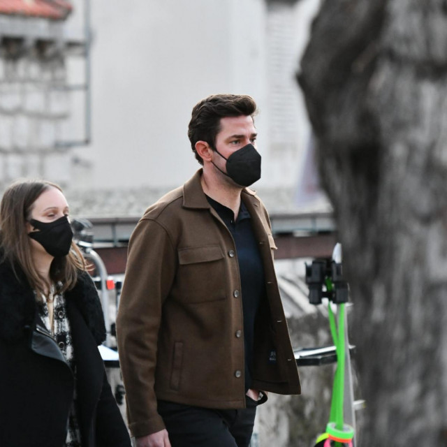 John Krasinski (desno)
