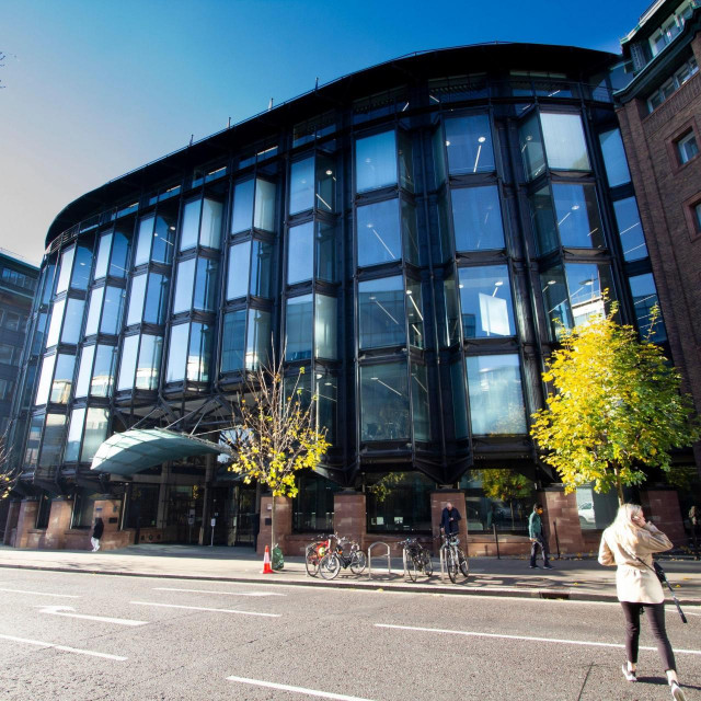 Sjedište Financial Timesa u Londonu, jednog od velikih izdavača koji tuži Google
