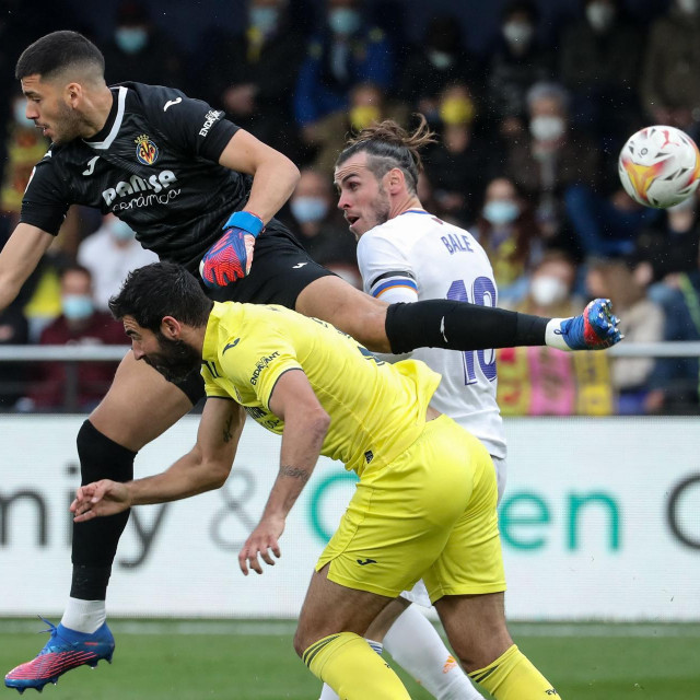 Gareth Bale (desno) protiv obrane Villarreala