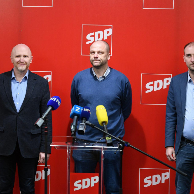 Konferencija za medije SDPa na temu funkcionalnosti i odrzivosti projekta Žičara Sljeme
 
