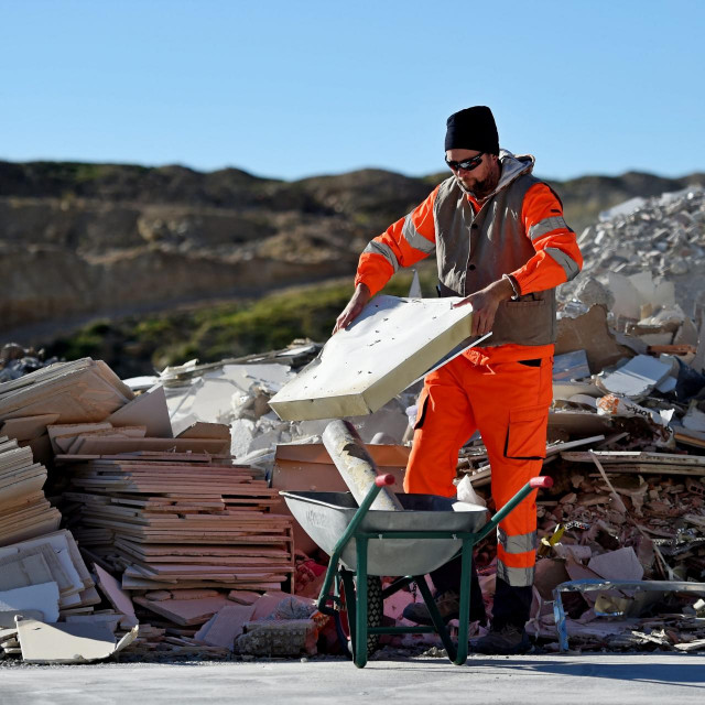 Reciklažno dvorište za građevinski otpad u Cemexovom rudniku u Kaštel Sućurcu
