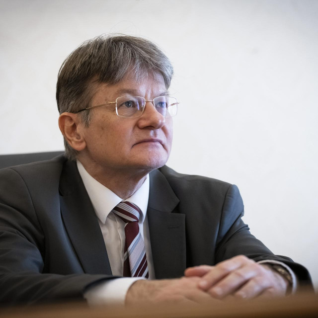 Radovan Dobronić u svom uredu.
