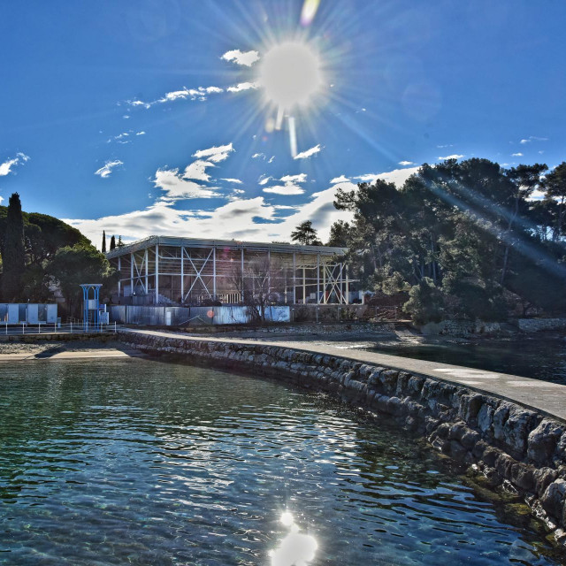 Radovi na uređenju dijela parka na poluotoku Muccia smještenom sjeverno od grada Rovinja, a u sklopu koje se nalazi Specijalna bolnica za ortopediju i rehabilitaciju Martin Horvat.
