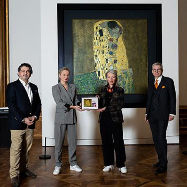 NFT prezentacija,“Poljubac“ Gustava Klimta

Na slici: Farbod Sadeghian, osnivač ArtèQ-a, Katharina Kraus, managing partner u Donau-Finanzu; Stella Rollig, generala direktorica Belvederea i Wolfgang Bergmann, direktor financija (CFO) u Belvedereu

Photo: Ouriel Morgensztern / Belvedere, Vienna
