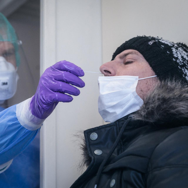 Testiranje na covid-19 u Ljubljani (arhivska fotografija)
