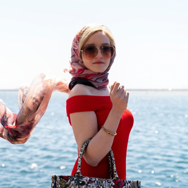 Julia Garner kao Anna Delvey u Netflixovoj seriji Inventing Anna
