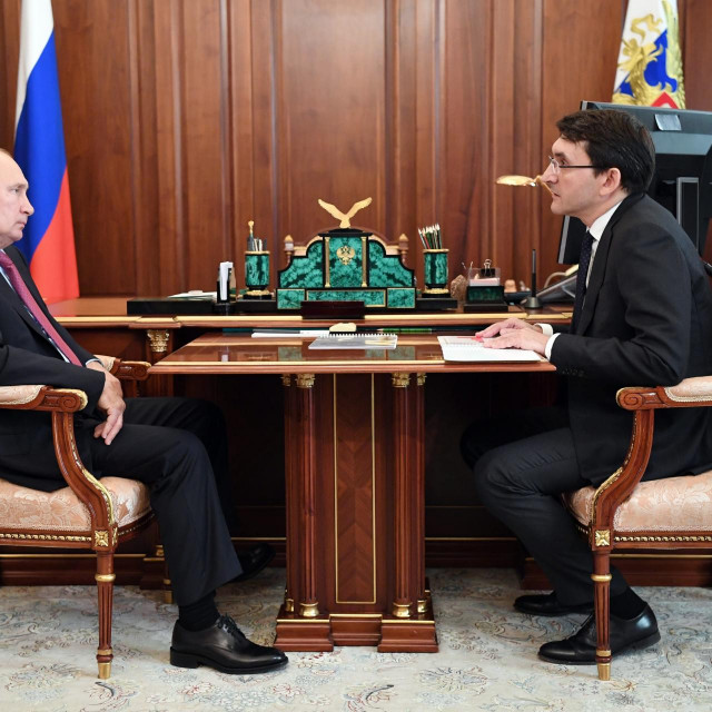 Čelni čovjek Roskomnadzora Andrej Lipov i Vladimir Putin na sastanku
