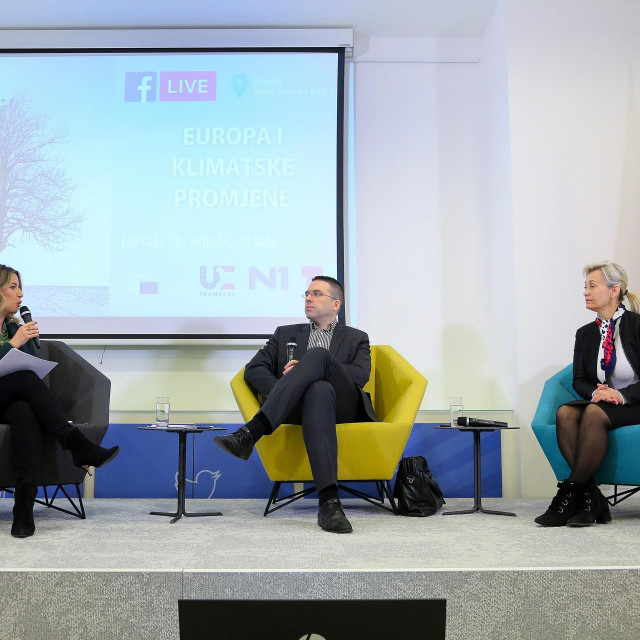 Zagreb,Kuća Europe.
Na fotografiji: moderatorica Tea Blažević, Tomislav Sokol, Visnja Grgasović
 
