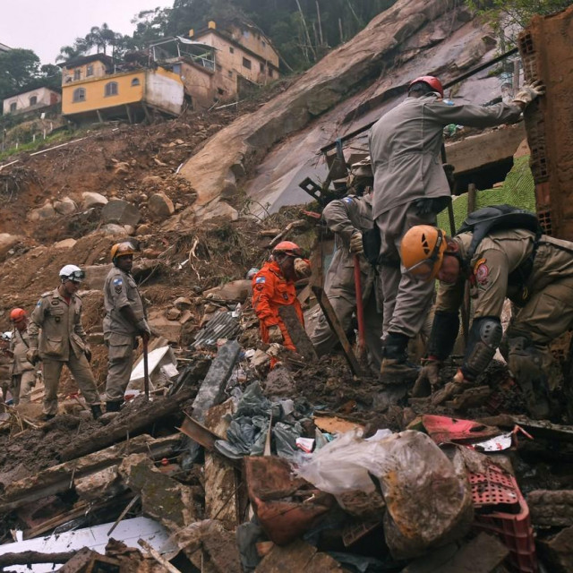 Vatrogasci u akciji.
