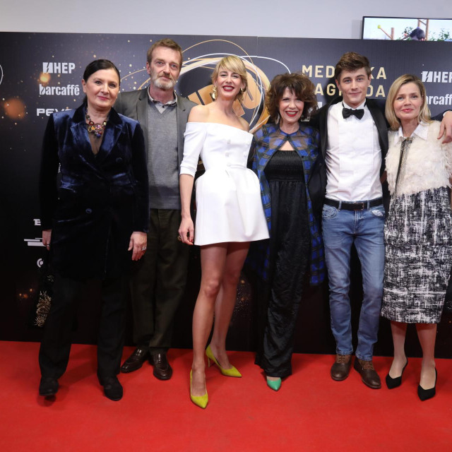 Snjezana Abramovic, Filip Nola, Andjela Ramljak i Zeljka Udovicic, Toma Medvesek, Lucija Serbedzija
