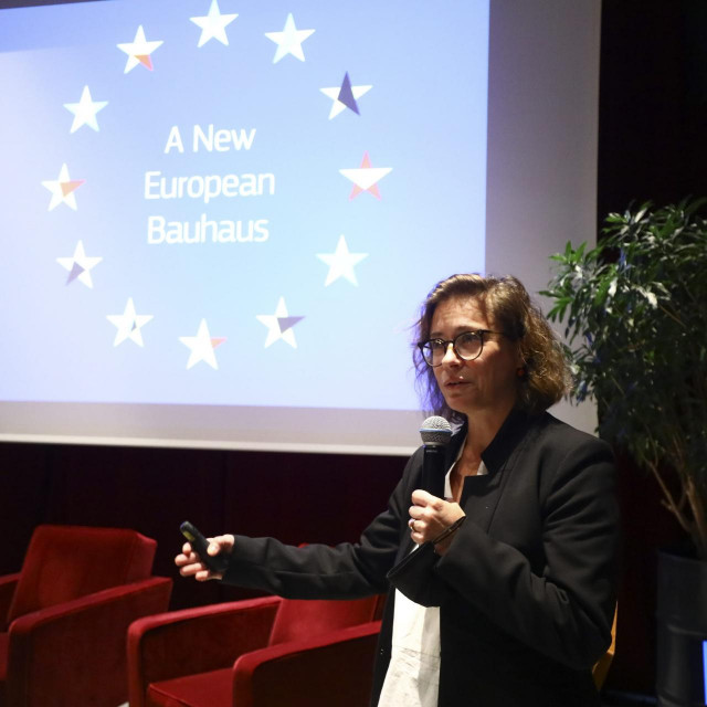 Mia Roth Cerina na javnoj tribini 'Urbana obnova hrvatskih gradova' u sklopu inicijative Novi europski Bauhaus.
