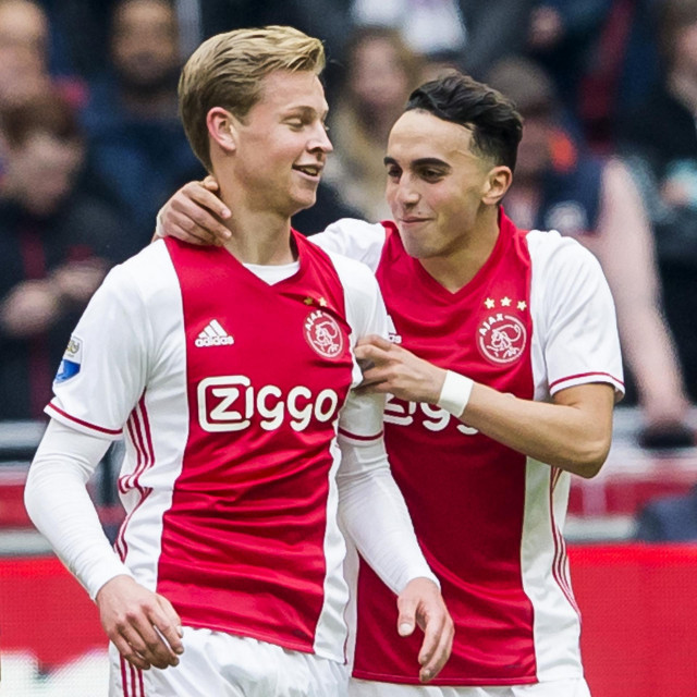 Abdelhak Nouri (desno) je bio velika nada Ajaxa, a igrao je zajedno s Frenkie de Jongom (lijevo)
