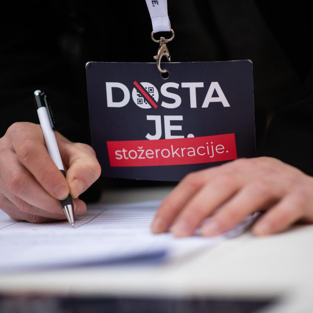 Dosta je stožerokracije
