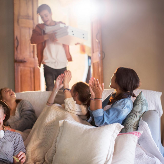 Tinejdžerski mozak dobiva veći osjećaj nagrade nego mozak odrasle osobe, oslobađanje dopamina veće je u tinejdžerskom mozgu, baš kao i odgovor na dopamin

 

