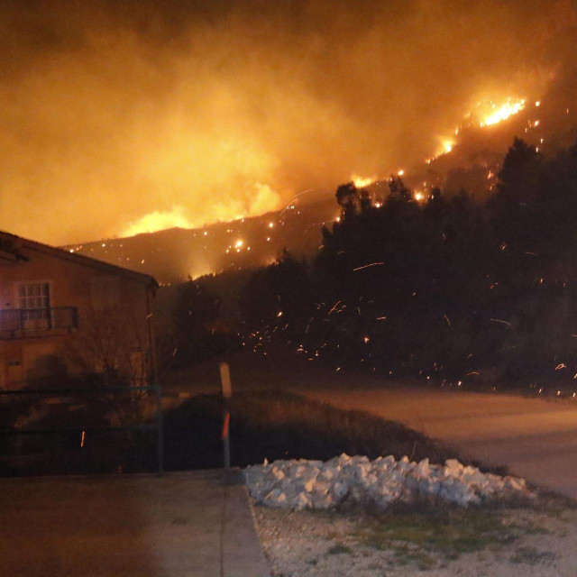 Ilustracija, požar kod Lokve Rogoznice istočno od Omiša
 
