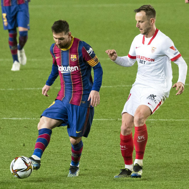 Messi je s Rakitićem pjevao himnu Seville
