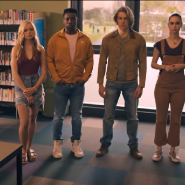 Netko od nas laže, Peacock
