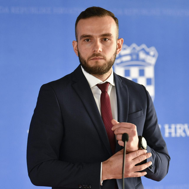 Ministar Josip Aladrović
