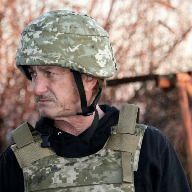 Sean Penn na bojišnici.

