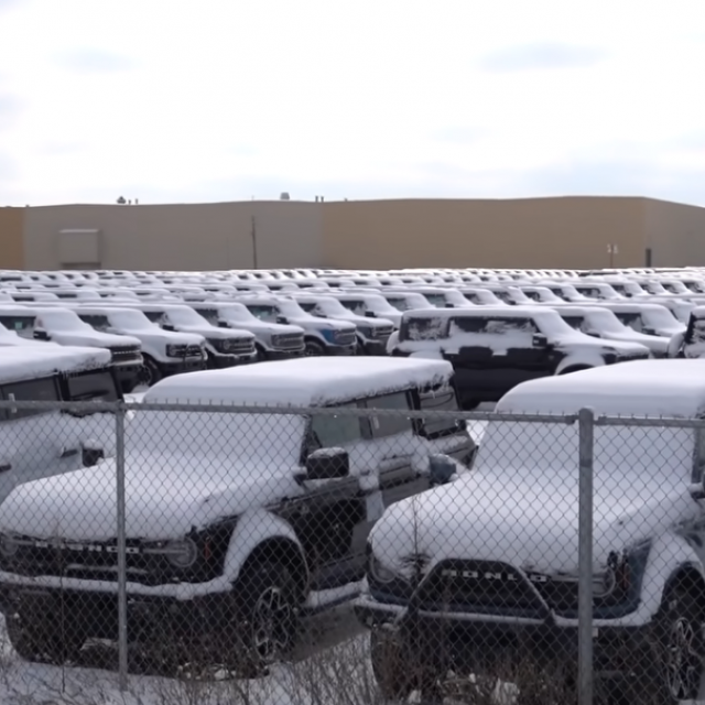 Nedovršeni Ford Bronco SUV-ovi
