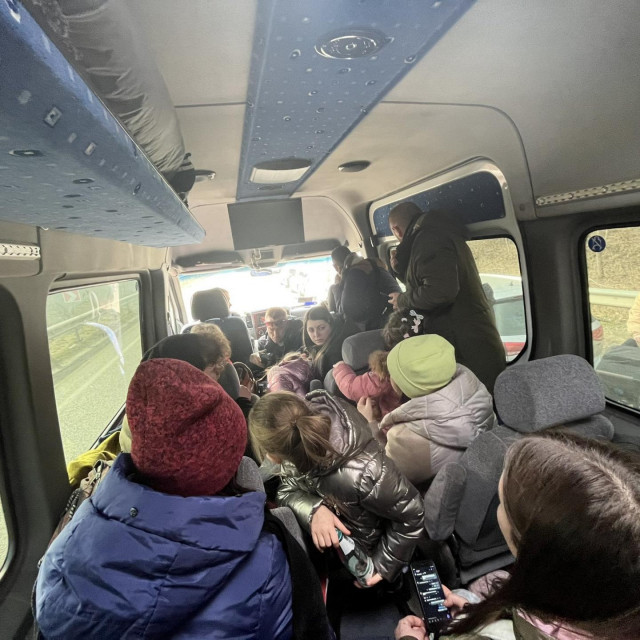 Hrvatski reporteri u kombi primili ukrajinske mališane
