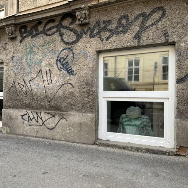 Buvljak u suterenu Preradovićeve
