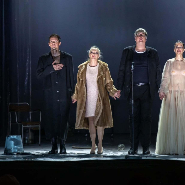 Hamlet, evidencija zločina jedne monarhije- predstava u kazalištu Marin Držić u Dubrovniku
