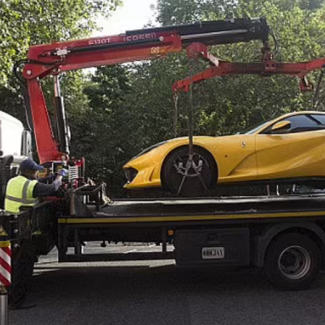 Parkiranje superautomobila u Westminsteru, London
