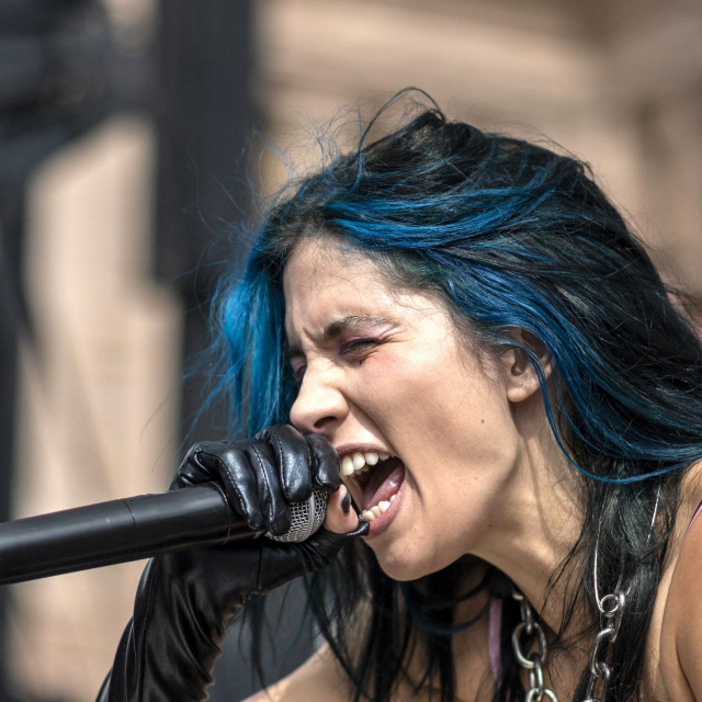 Nadežda Tolokonikova tijeko nastupa na Ženskom maršu u gradu Austinu u američkoj saveznoj državi Teksas koji se održao u listopadu 2021. godine
