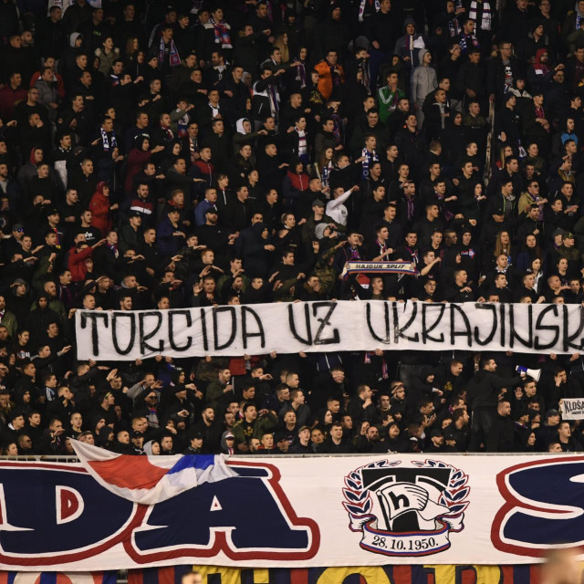 Torcida uz ukrajinski narod (utakmica Hajduka i Gorice)
