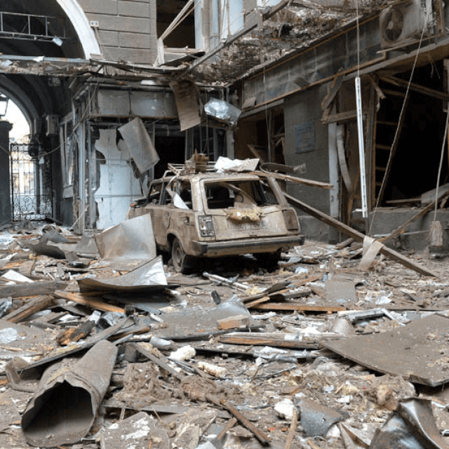 Prizori uništenja u Harkiv i Kijeva, lovačka kuća u kojoj će se održati pregovori, izbjeglice napuštaju Ukrajinu
