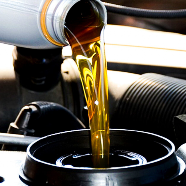 točenje ulja u motor
