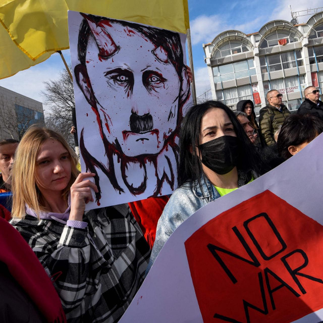 Antiratni prosvjedi u Podgorici
