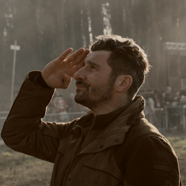 Serija ”U boj, u boj”
