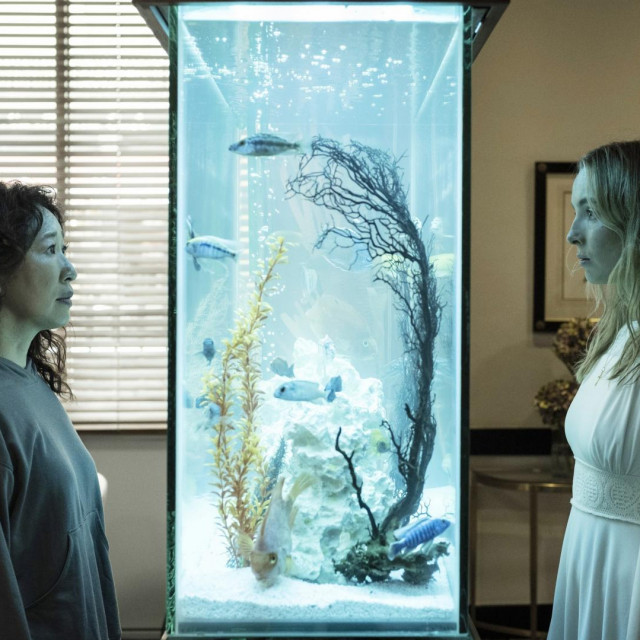 Sandra Oh i Jodie Comer kao Eve i i Villanelle u sceni iz 4. sezone serije ”Ubijanje Ev e”
