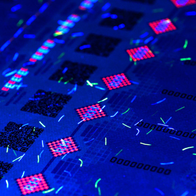 Alkoholne markice pod UV svjetlom
