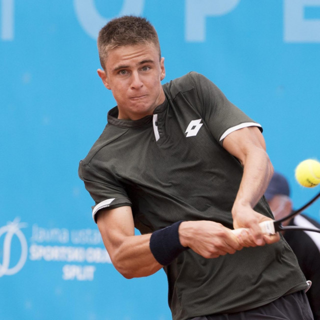 Split, 031020.
Teniski tereni na Furulama, ATP Challenger Split Open, polufinalni mec: Duje Ajdukovic Francisco Cerundolo.
Na fotografiji: Duje Ajdukovic.