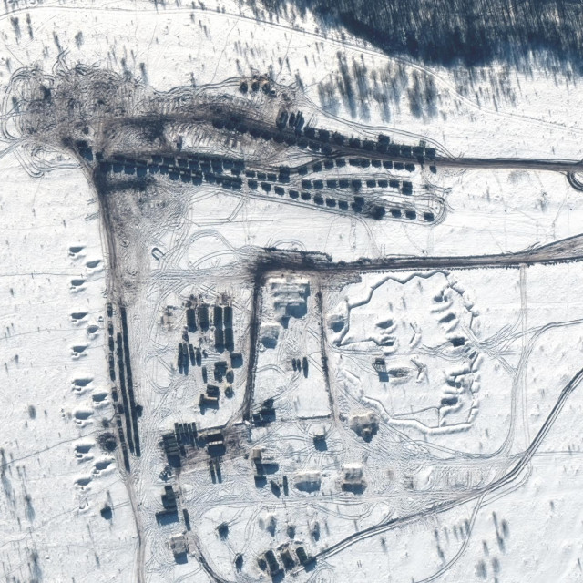 Vojni konvoj kod Kurska, satekitska snimka od 15. veljače

 
