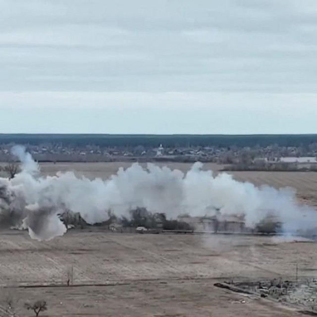 Ukrajinci projektilom obaraju ruski helikopter
