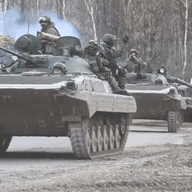 Ruske snage u Ukrajini; razrušen most kod Irpina, ruski konvoj kod Kijeva (fotografija iz 28. veljače); izbjeglice iz Irpina; ukrajinski vojnik
