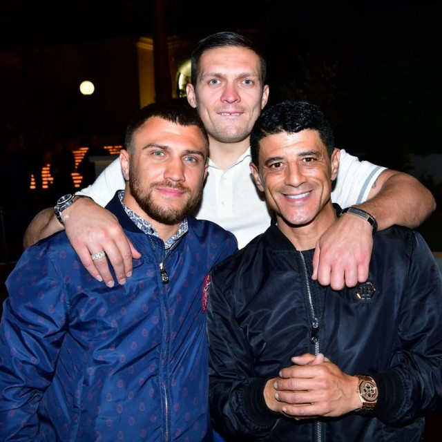 Vasiliy Lomachenko (lijevo), Oleksandr Usyk ( u sredini)
