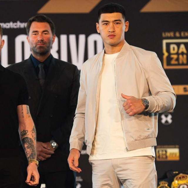 Canelo Alvarez, Eddie Hearn i Dmitry Bivol

