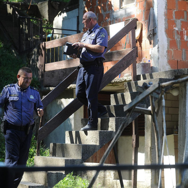 Policija u kući roditelja koji su ostavili bebu (arhivska fotografija iz 2017.)
