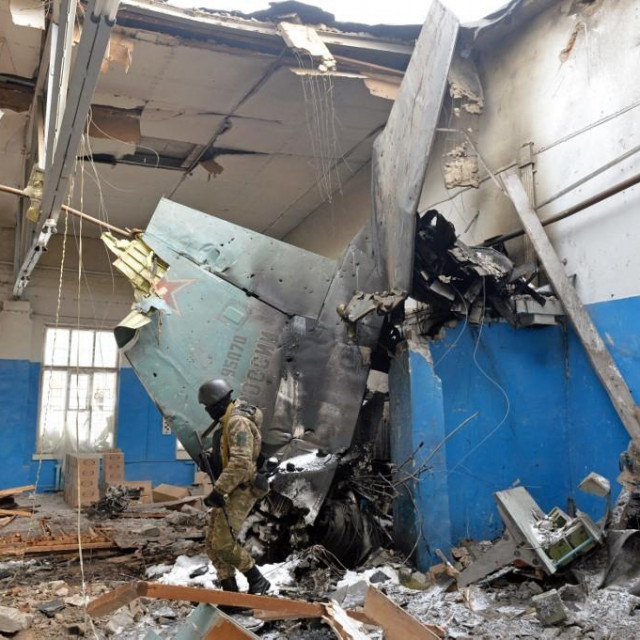 Ostaci ruskog Suhoja Su-25 u Harkivu
