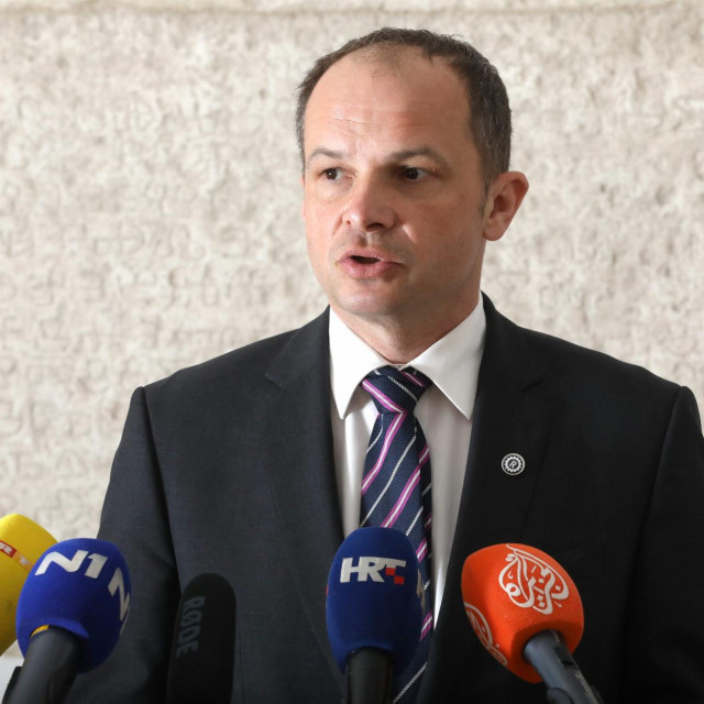 Siniša Hajdaš Dončić
