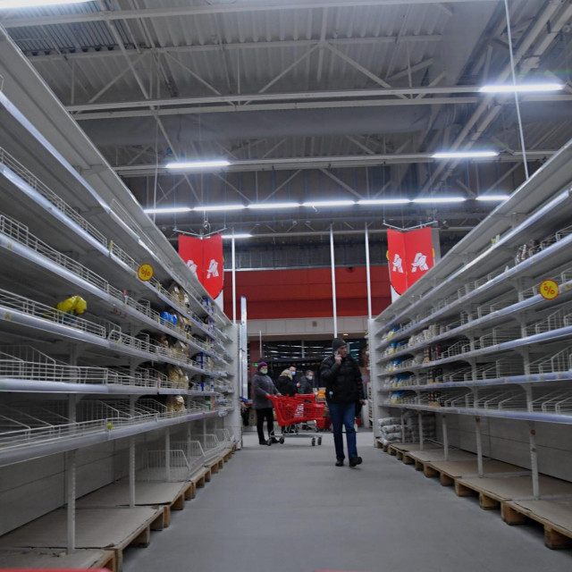 supermarket Auchan u Lavovu
