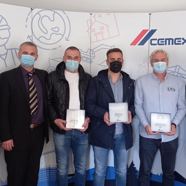 Dobitnici nagrada s predstavnicima Cemexa